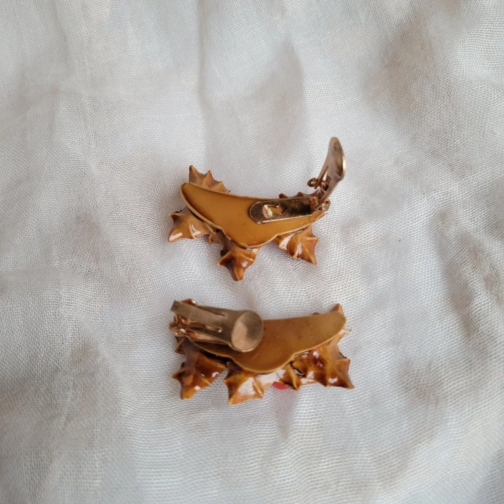 Vintage 50s enameled celluloid golden holly earclimber clip-on‎ earrings holiday
